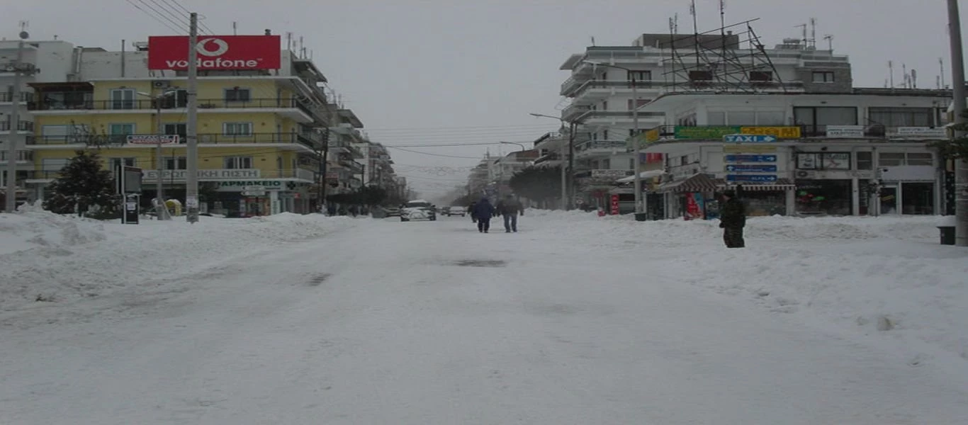 Ορεστιάδα: O σκιέρ των… δρόμων (βίντεο)